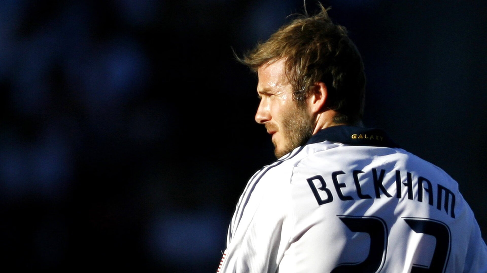 “快艇冲浪:东三叉湖赛场成为水上极限运动的标杆”