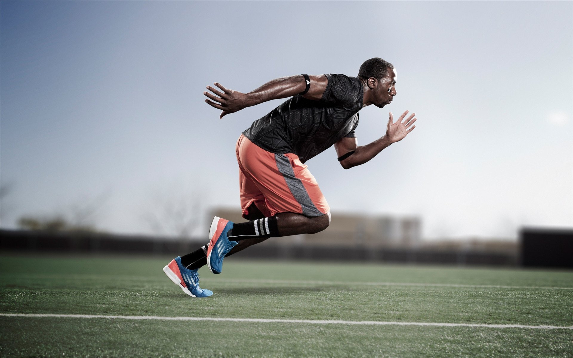 观众观赛体验区增设互动休闲空间，观众中心