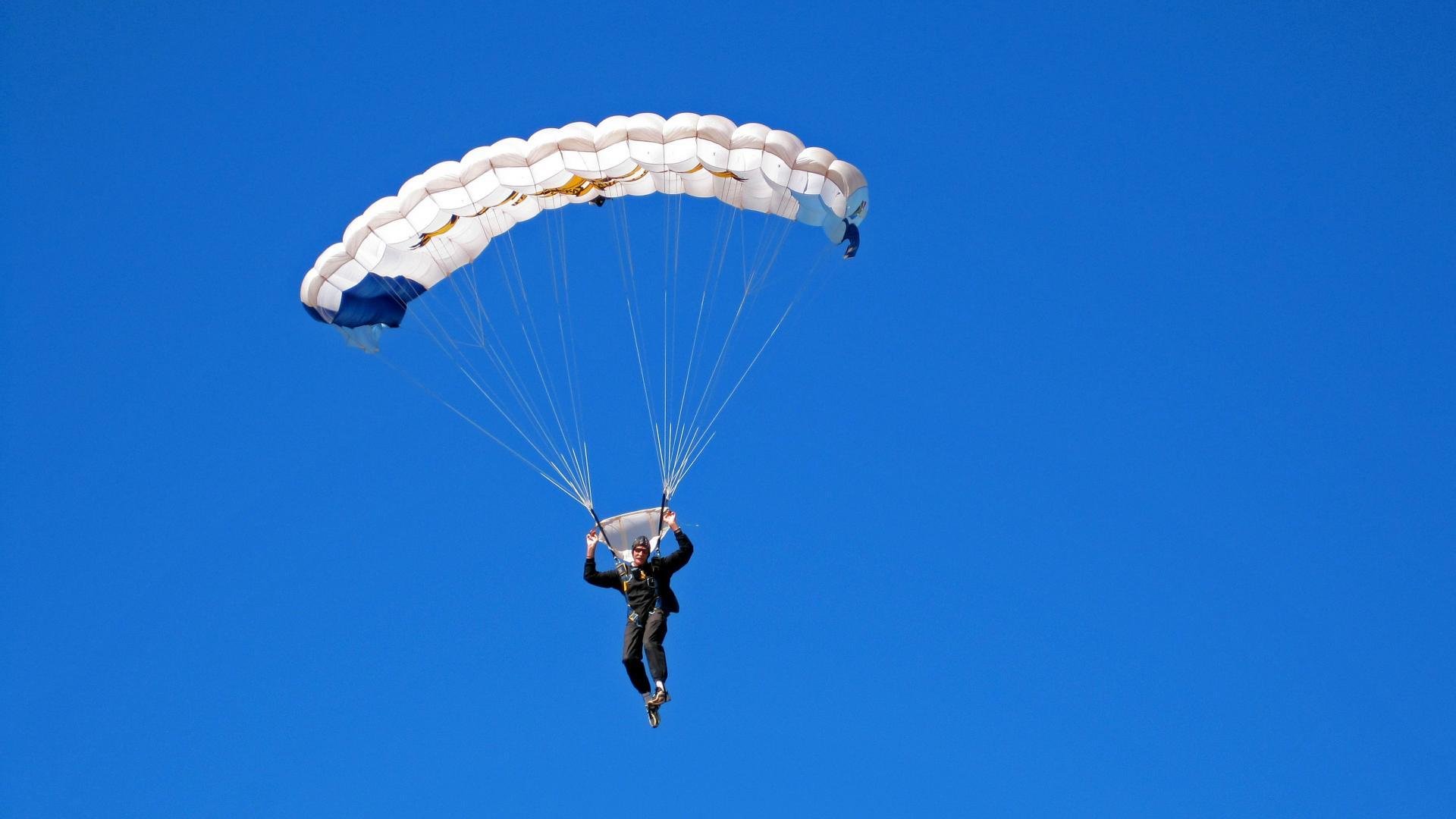 戴维·帕特森的强势发挥,让袋鼠队稳居比赛控制权,帕特里克·戴维森